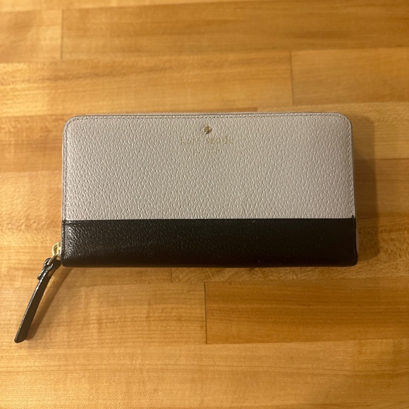 Kate Spade "Lacy Grand St" zip wallet color block light stone ice gray & black - Picture 1 of 9